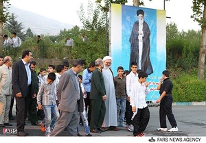 ورود سردار احمد وحیدی وزیر دفاع و پشتیبانی نیروهای مسلح برای حضور در ضیافت افطاری با ایتام  و بی سرپرستان کمیته امداد امام خمینی (ره)