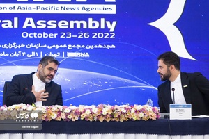 علی نادری مدیرعامل خبرگزاری ایرنا  و محمدمهدی اسماعیلی وزیر فرهنگ و ارشاد اسلامی در مجمع عمومی اوآنا
