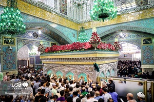 آئین تعویض پرچم گنبد و پوش ضریح حرم مطهر رضوی