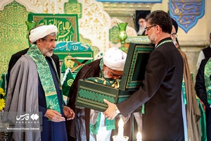 آئین تعویض پرچم گنبد و پوش ضریح حرم مطهر رضوی