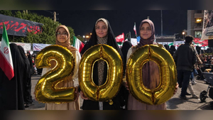 شیرین‌کاری «سه خواهران» برای شب دویستم