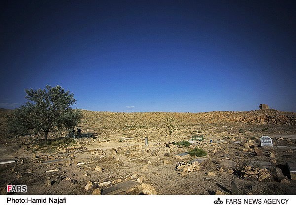 قبرستان قدیمی روستای تاریخی توران پشت - شهرستان تفت