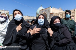 عزاداری خانواده شهید محمدحسین دهقانی در مراسم تشییع / حرم مطهر حضرت شاهچراغ(ع) شیراز