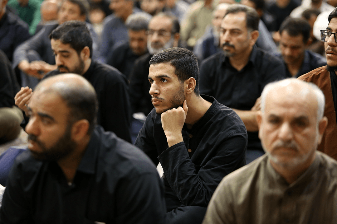 گزارش تصویری؛  زائران حرم بانوی کرامت در سوگ ام ابیها اشک ماتم ریختند