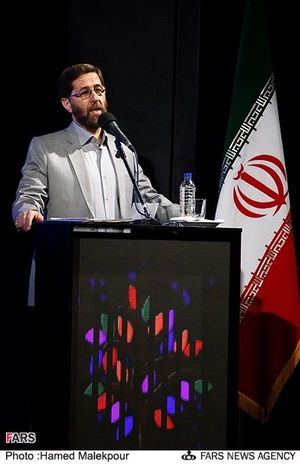 سخنرانی شاه آبادی معاون هنری وزیر ارشاد در مراسم اختتامیه چهارمین جشنواره هنرهای تجسمی فجر