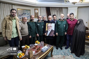 دیدار سردار سرلشکر پاسدار حسین سلامی فرمانده کل سپاه پاسداران با خانواده شهید سردار حمیدرضا میرزایی