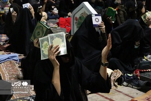 شب قدر کرمانی‌ها در جوار مزار «حاج قاسم» 