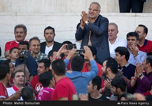 حضور حبیب کاشانی مدیر عامل اسبق باشگاه پرسپولیس در ورزشگاه آزادی