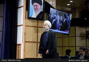 ورود حسن روحانی رئیس جمهور به نشست خبری پس از اخذ رأی در وزارت کشور  