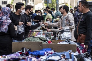 دستفروش ها در جلوی پاساژ علاء‌الدین 