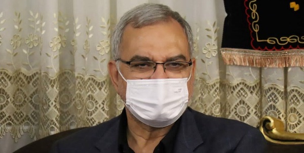 دیدار وزیر بهداشت با خانواده شهید صحافی در سمنان 