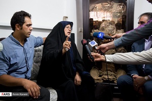 حضور سردار عباسعلی محمدیان رئیس پلیس آگاهی تهران بزرگ در منزل خانواده بنیتای 8 ماهه