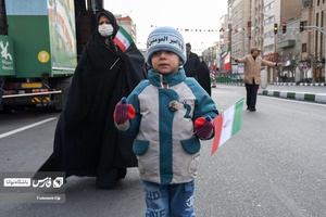 حضور مردم تهران درساعات آغازین  راهپیمایی  جشن 44 سالگی انقلاب  در حد فاصل میدان فردوسی و چهاراه ولیعصر ، خیابان انقلاب اسلامی  