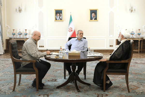 دولتمردان و مسئولان در قبال آحاد مردم وظایف و مسئولیت‌های فراوانی دارند که به طور خلاصه شامل موارد زیر می‌شود