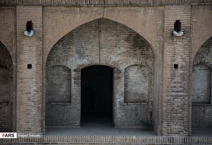 کاروانسرایی در دشت طلایی ری