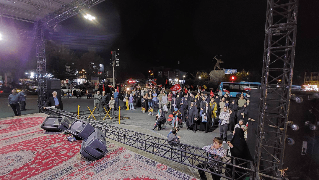 اکران مستند «تروکاژ ۱» در میدان ونک تهران