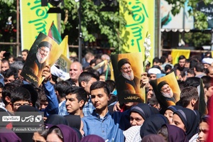 حضور جمعی از دانش آموزان در تجمع میدان فلسطین، در محکومیت جنایت رژیم غاصب صهیونستی