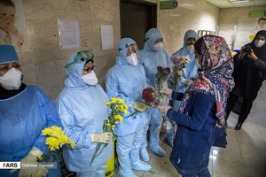 تجلیل دانشجوایان از کادر درمانی بیمارستان توحید«بخش کرونا »