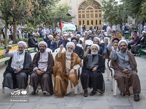 حضور  آیت الله محمد باقر تحریری تولیت حوزه علمیه مروی وآیت الله محمد حسن اختری رئیس شورای عالی مجمع جهانی اهل بیت(ع)در تجمع طلاب حوزه علمیه مروی