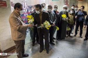 تجلیل دانشجوایان از کادر درمانی بیمارستان توحید«بخش کرونا »