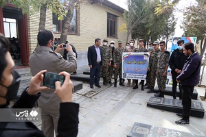 غبارروبی وعطرافشانی گلزار شهدا 