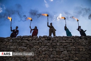 جشن نوروزی روستای پالنگان
در این جشن مردم با نواختن موسیقی های سنتی و پوشیدن لباسهای رنگارنگ و حضور بر بامهای خانه ها به استقبال بهار می روند.