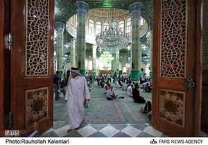 زائران در شبستان مسجد مقدس جمکران