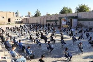  حضور نوجوانان دارالارشاد اردبیل در همایش احلی من العسل درصحن بقعه شیخ صفی الدین اردبیلی 