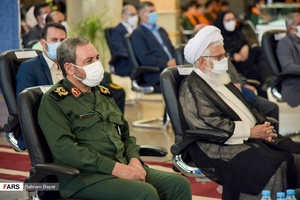 حضور آیت الله خاتمی نماینده ولی فقیه در استان و جهانبخش کرمی فرمانده سپاه انصارالمهدی زنجان در آیین افتتاح خط دوم راه آهن زنجان - قزوین