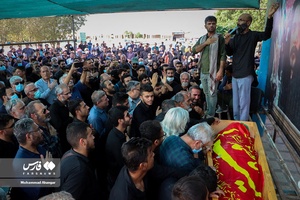 تشییع یکی از جانباختگان حادثه ریزش ساختمان متروپل آبادان