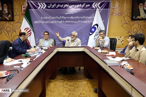 میزگرد بررسی تحزب در ایران با حضور حسین کنعانی مقدم دبیر کل حزب سبز، سروری دبیر کل جمعیت رهپویان و نمازی عضو شورای مرکزی حزب کارگزاران در خبرگزاری فارس 