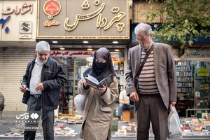 گذرگاه کتاب در پیاده راه انقلاب