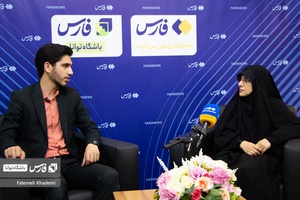عاطفه خادمی دبیر شورای فرهنگ عمومی در غرفه خبرگزاری فارس