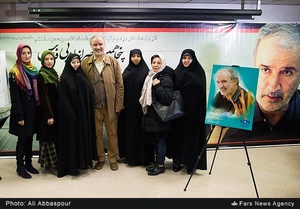 عکس یادگاری مرتضی سرهنگی به همراه خانواده در پنجاهمین عصرانه ادبی فارس