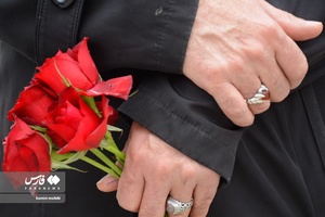 غبارروبی مزار مطهر شهیدان در گلزار شهدای خرم‌آباد
