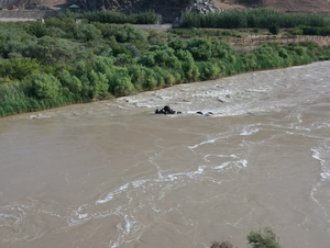 کامیون در رودخانه ارس