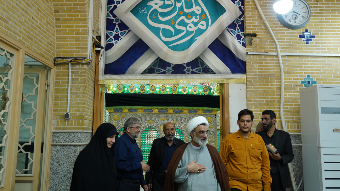 حضور دبیر شورای عالی انقلاب فرهنگی در حرم مطهر حضرت موسی مبرقع (ع)