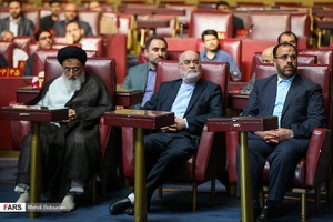 حسینعلی امیری معاون پارلمانی رئیس جمهور، ناصر سراج رئیس سازمان بازرسی کل کشور و آیت الله مدرسی یزدی  عضو فقهای شورای نگهبان در  مراسم گرامیداشت سالگرد تاسیس شورای نگهبان