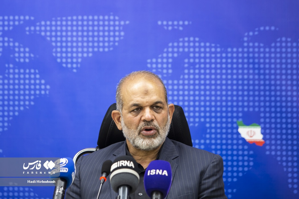 احمد وحیدی وزیر کشور