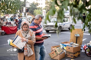 گذرگاه کتاب در پیاده راه انقلاب