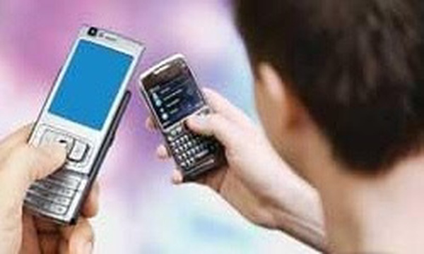 دانش‌آموز و تلفن همراه