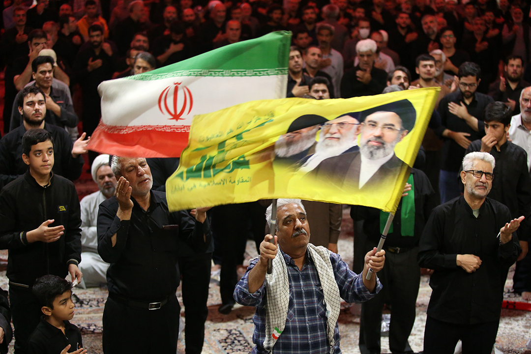 گزارش تصویری؛  زائران حرم بانوی کرامت در سوگ ام ابیها اشک ماتم ریختند