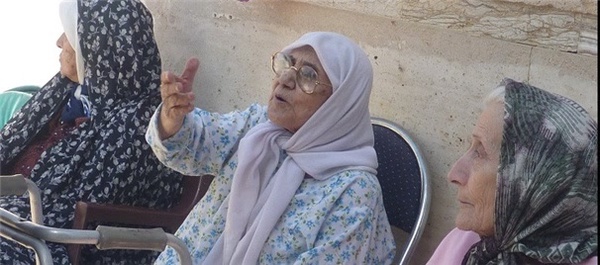 سالمندان بام ایران؛ چشم انتظار مهربانی