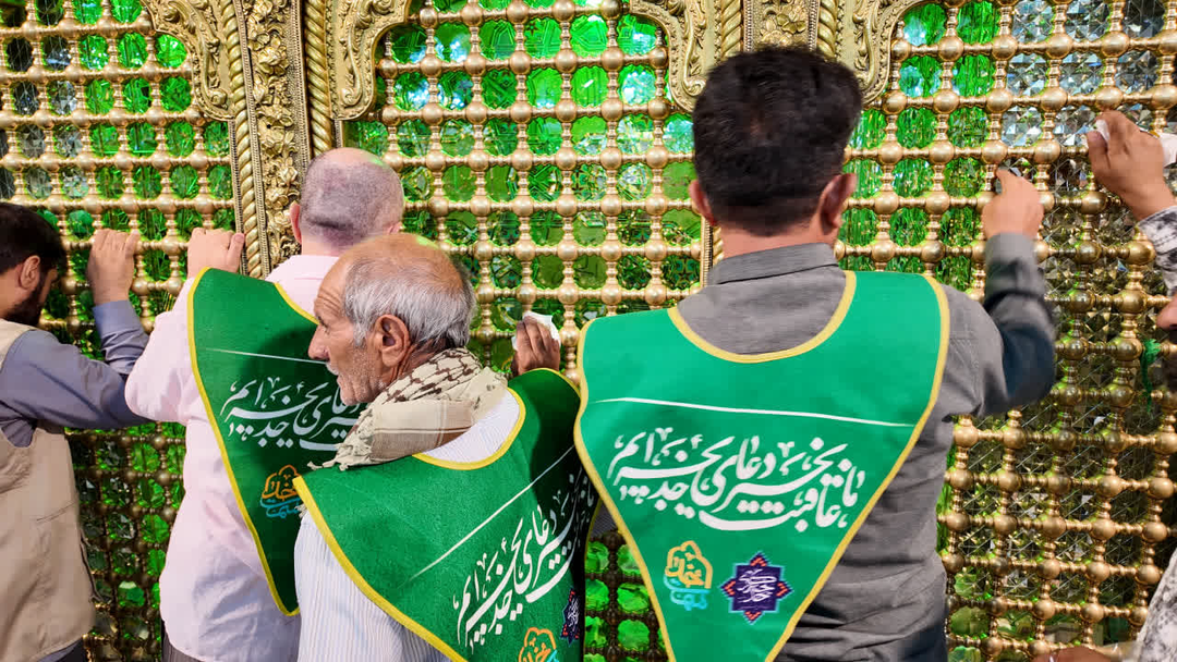 گزارش تصویری؛  زیارت ۲۰۰ کرمانشاهی و سرخسی برای اولین بار در حرم بانوی کرامت