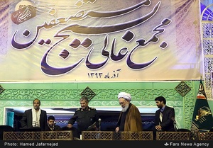  آیت‌الله مجتهد شبستری امام جمعه تبریز و سرلشگر محمدعلی جعفری فرمانده کل سپاه در مجمع عالی بسیج مستضعفین