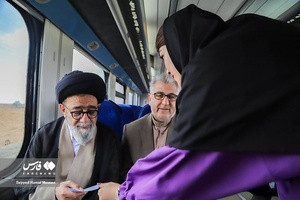  دیدار صمیمانه آل هاشم  با دانشجویان در قطار