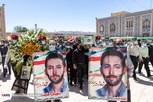 تشییع پیکر شهید محمدحسین دهقانی اولین شهید ناجا در سال ۱۴۰۰ / حرم مطهر حضرت شاهچراغ(ع) شیراز