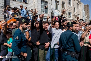 تجمع اهالی مشیریه در محل بازسازی صحنه ربایش منجر به مرگ بنیتای 8 ماهه
