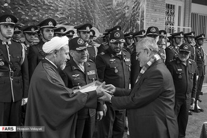 مراسم نمادین بیعت تاریخی کارکنان نیروی هوایی با امام خمینی (ره)