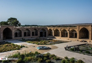 کاروانسرایی در دشت طلایی ری